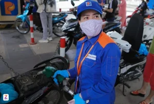 RON 95 Việt Nam tăng vượt 30,000 đồng bất chấp quỹ bình ổn, mỏ dầu riêng và nhiều công ty dầu khí? Vì sao?